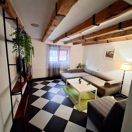 Downtown Apartment Ni Esterno foto